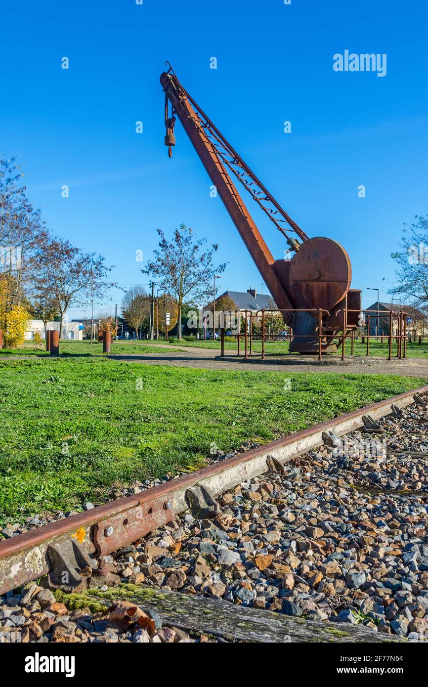 Gru da cantiere in disuso nel parco del patrimonio industriale, le Blanc, Indre (36), Francia. Foto Stock