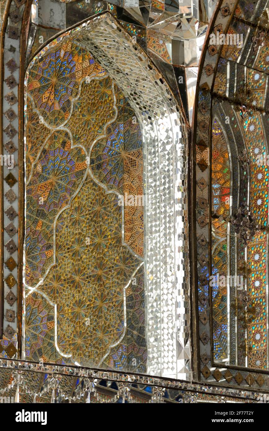 Iran, Teheran, Patrimonio dell'Umanità dell'UNESCO, Palazzo Golestan, terrazza Takht e Marmar, pareti a specchio intarsiato Foto Stock