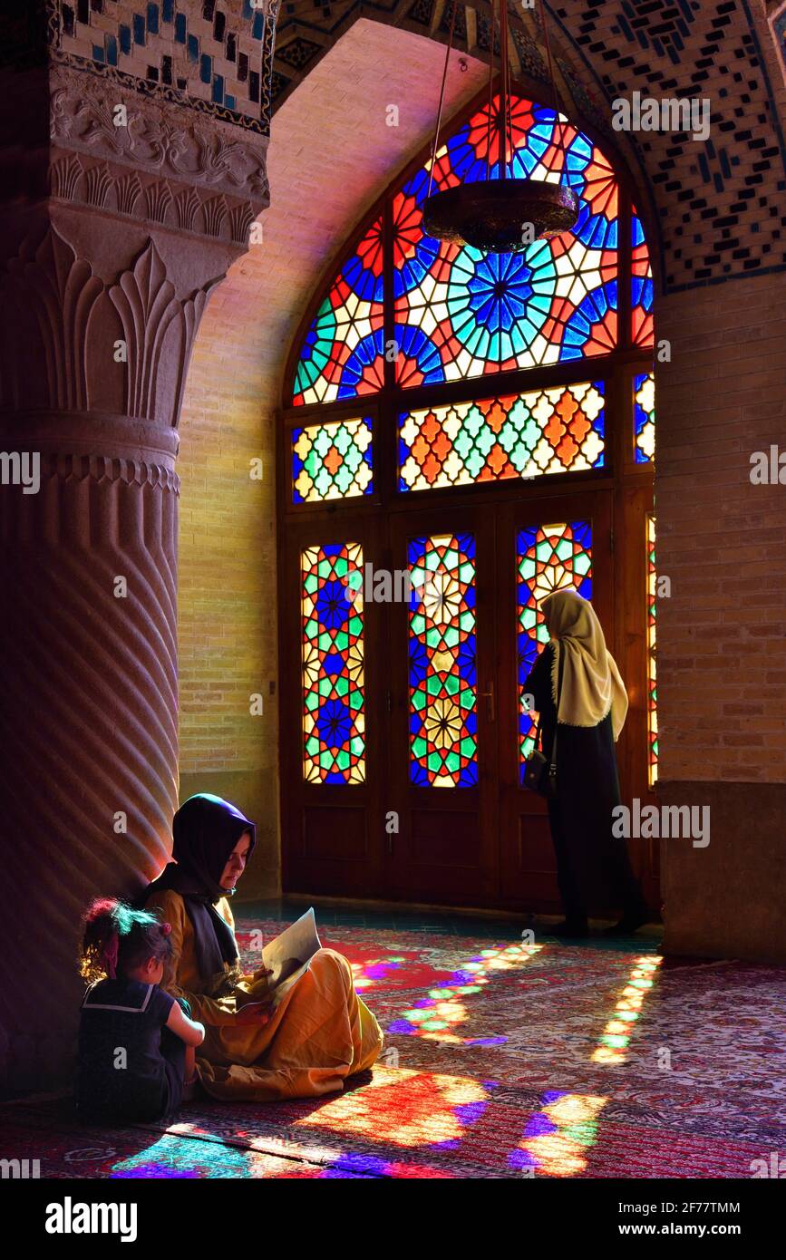 Iran, Shiraz, all'interno della moschea di Nasir-ol-Molk (moschea rosa) Foto Stock