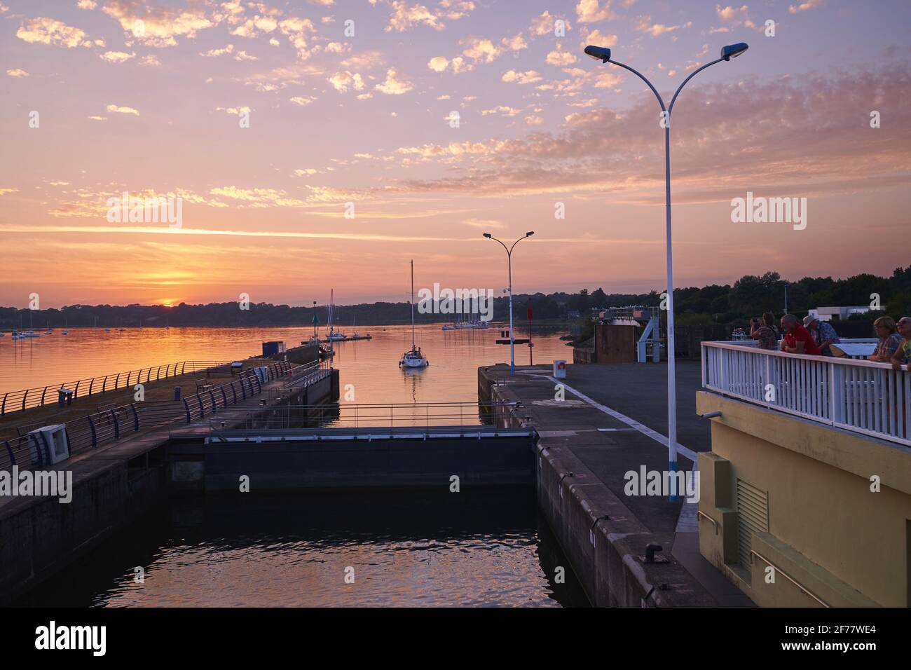 Francia, Morbihan, la diga di Arzal Camoel sull'estuario di Vilaine Foto Stock