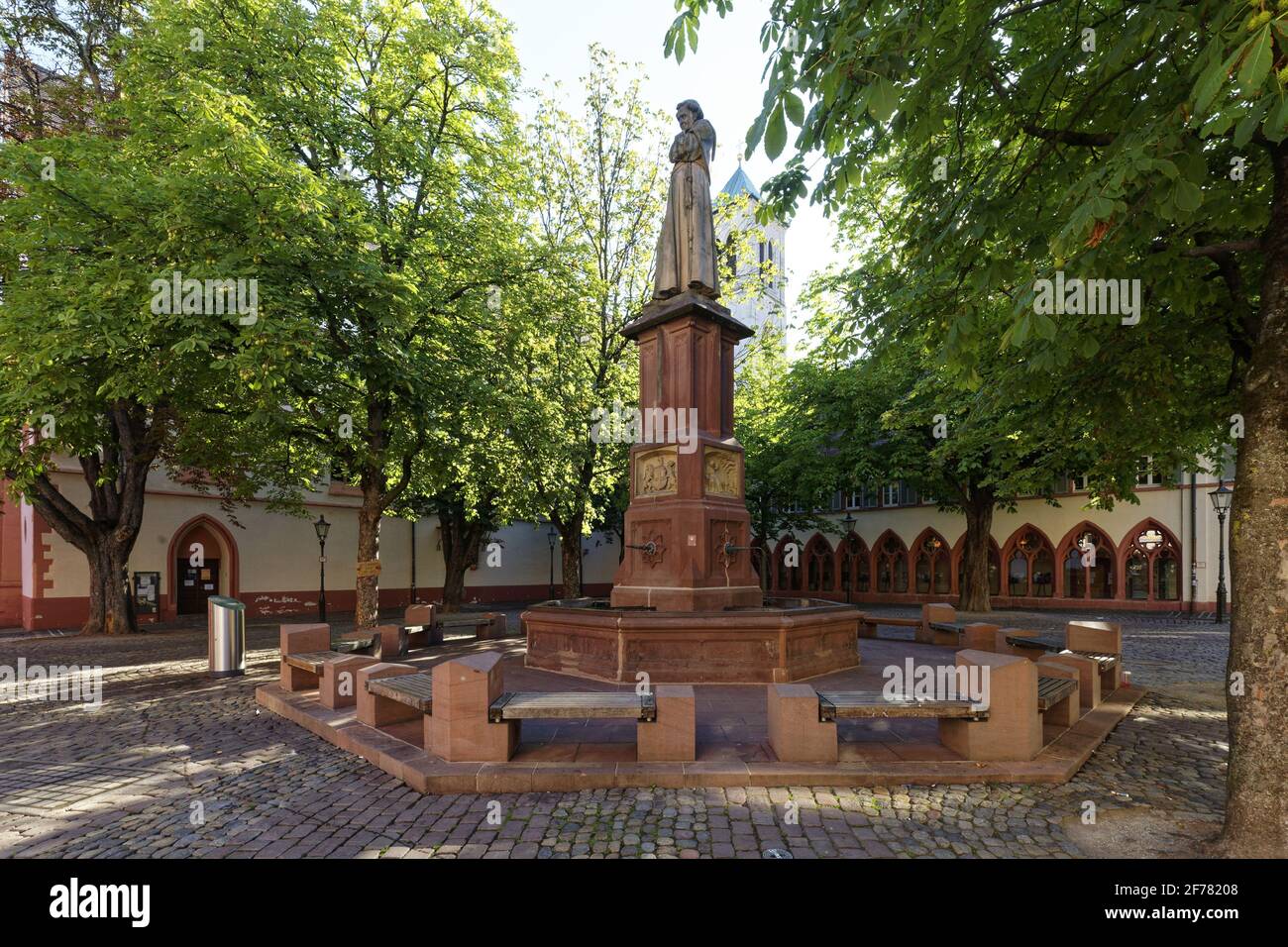 Germania, Baden Wurttemberg, Freiburg im Breisgau, piazza Rathausplatz, monastero domenicano di San Martino, chiostro Foto Stock