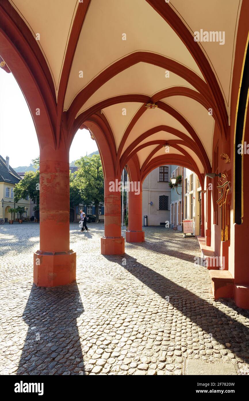 Germania, regione di Bade-Wurtemberg, Freiburg im Breisgau, Münsterplatz (piazza della cattedrale), historisches Kaufhaus (mercanti) Foto Stock