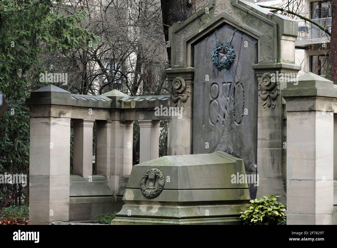 Francia, Bas Rhin, Strasburgo, Rue de l Academie, giardino della scuola di arti decorative, monumento ai morti, vittime dell'assedio di Strasburgo nel mese di agosto e settembre 1870 Foto Stock