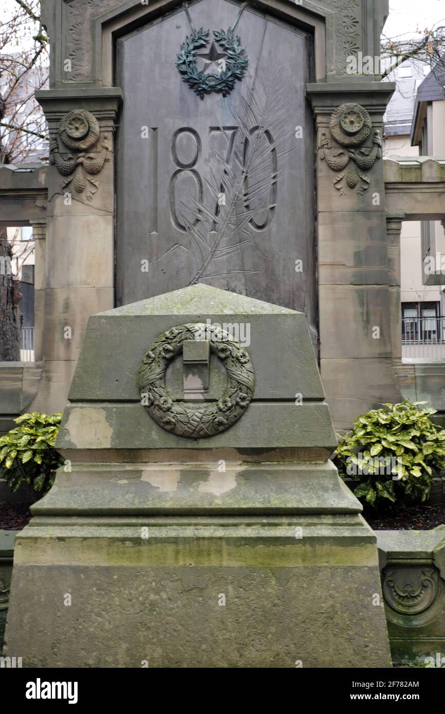 Francia, Bas Rhin, Strasburgo, Rue de l Academie, giardino della scuola di arti decorative, monumento ai morti, vittime dell'assedio di Strasburgo nel mese di agosto e settembre 1870 Foto Stock