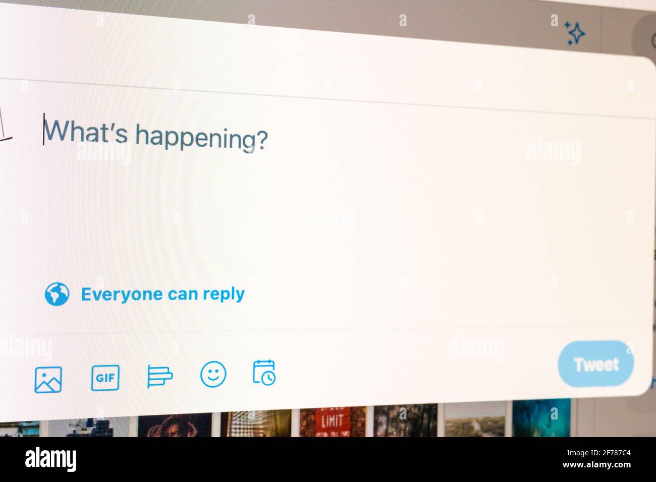 Twitter social media tweet modulo post nel browser desktop, 2021 Foto Stock