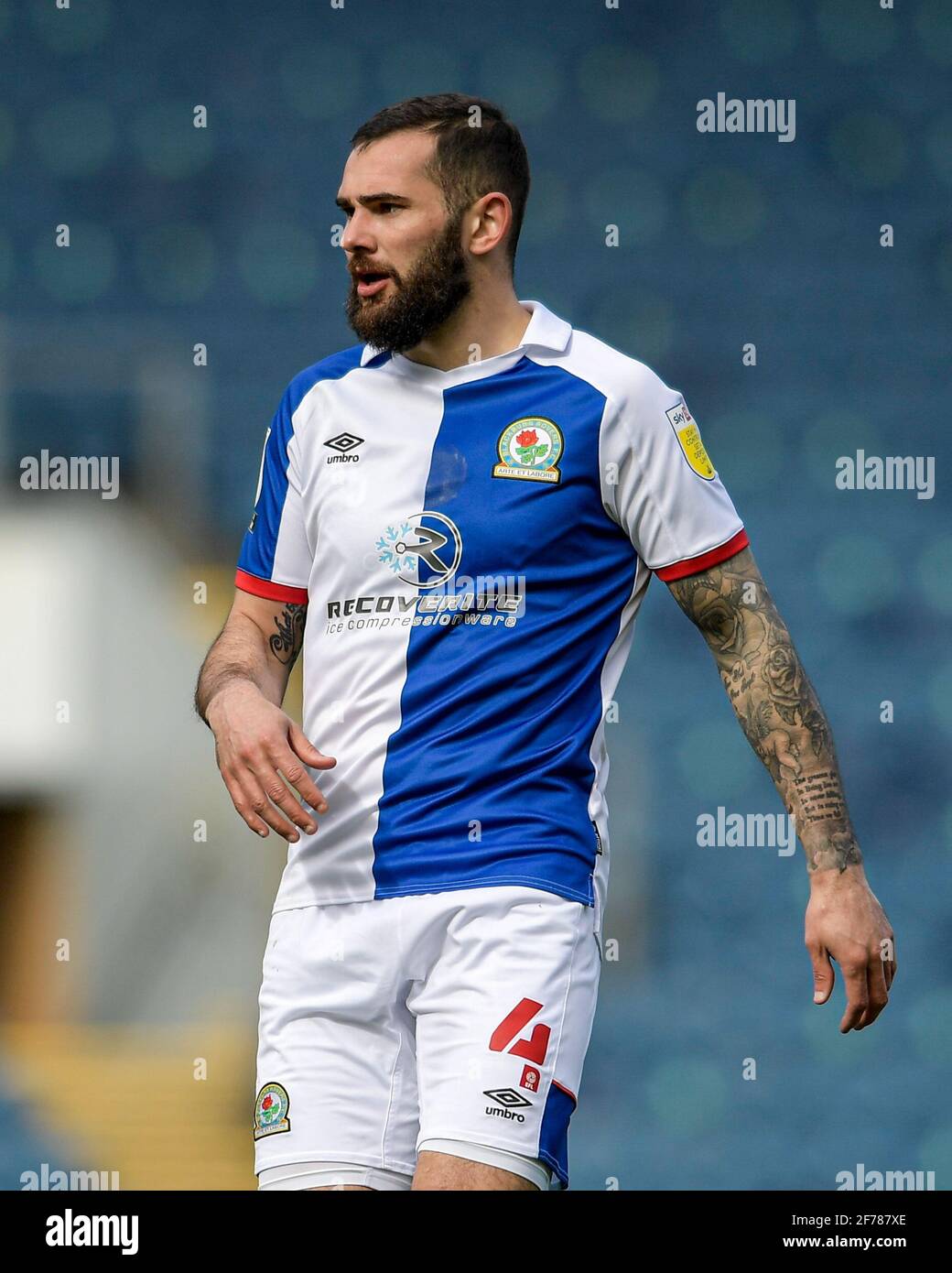 Blackburn, Regno Unito. 05 aprile 2021. Bradley Johnson n° 4 di Blackburn Rovers in azione durante il gioco a Blackburn, Regno Unito, il 4/5/2021. (Foto di Simon Whitehead/News Images/Sipa USA) Credit: Sipa USA/Alamy Live News Foto Stock