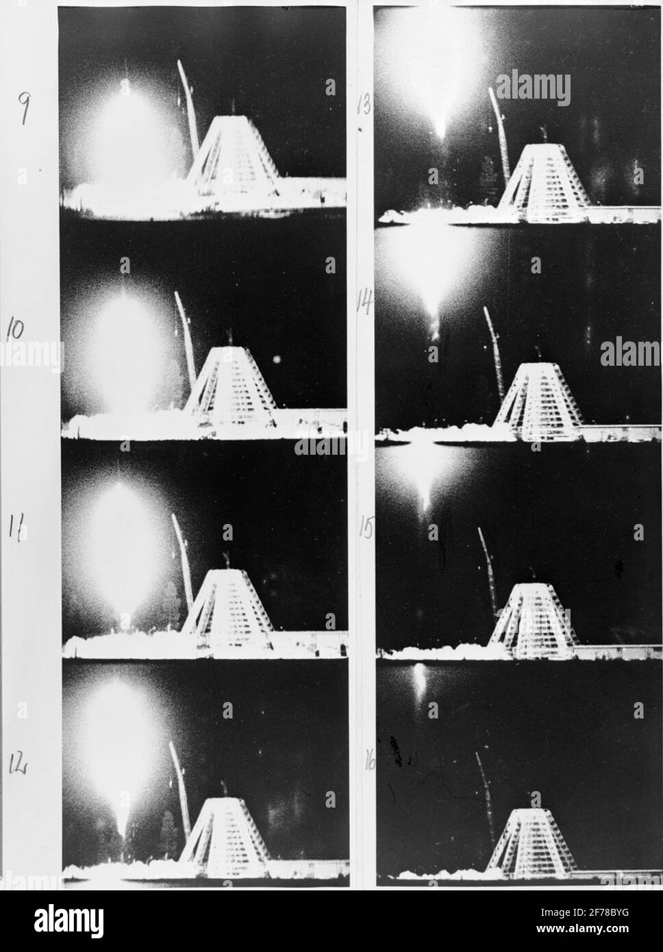 Sequenza di Nike Apache Start ripresa con 16 mm 24 immagini al secondo. La posizione sullo sfondo è l'inizio della torre di lancio Sky Lark. Sequenza immagini 9-16. Foto Stock