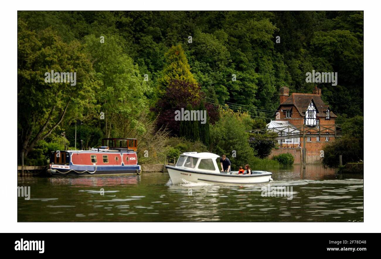 Gloriosa estate...... Henley su Thamespic David Sandison 27/5/2005 Foto Stock