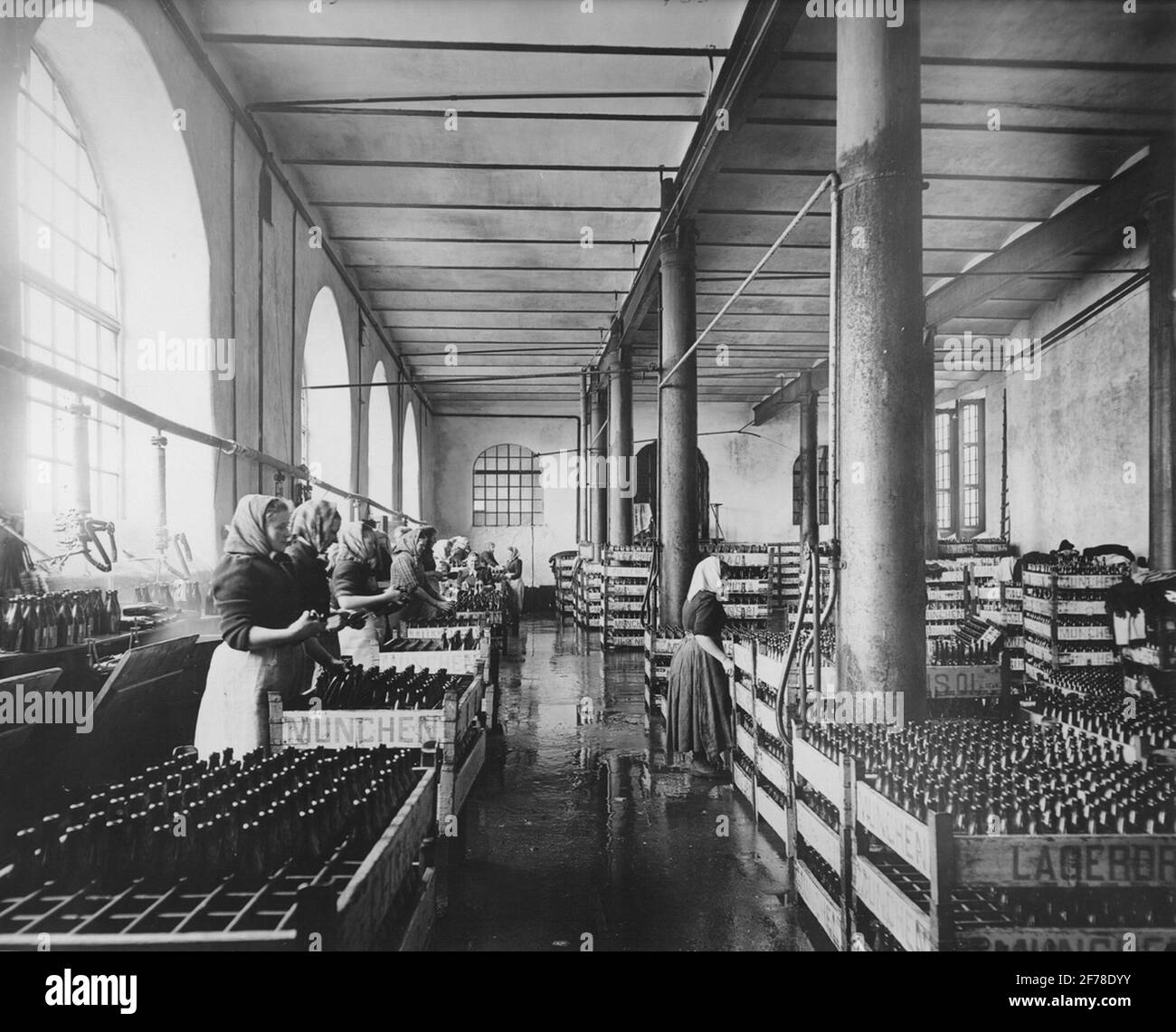 La cabina di risciacquo presso la fabbrica di birra di Monaco (1893-1907), Stoccolma. Foto Stock