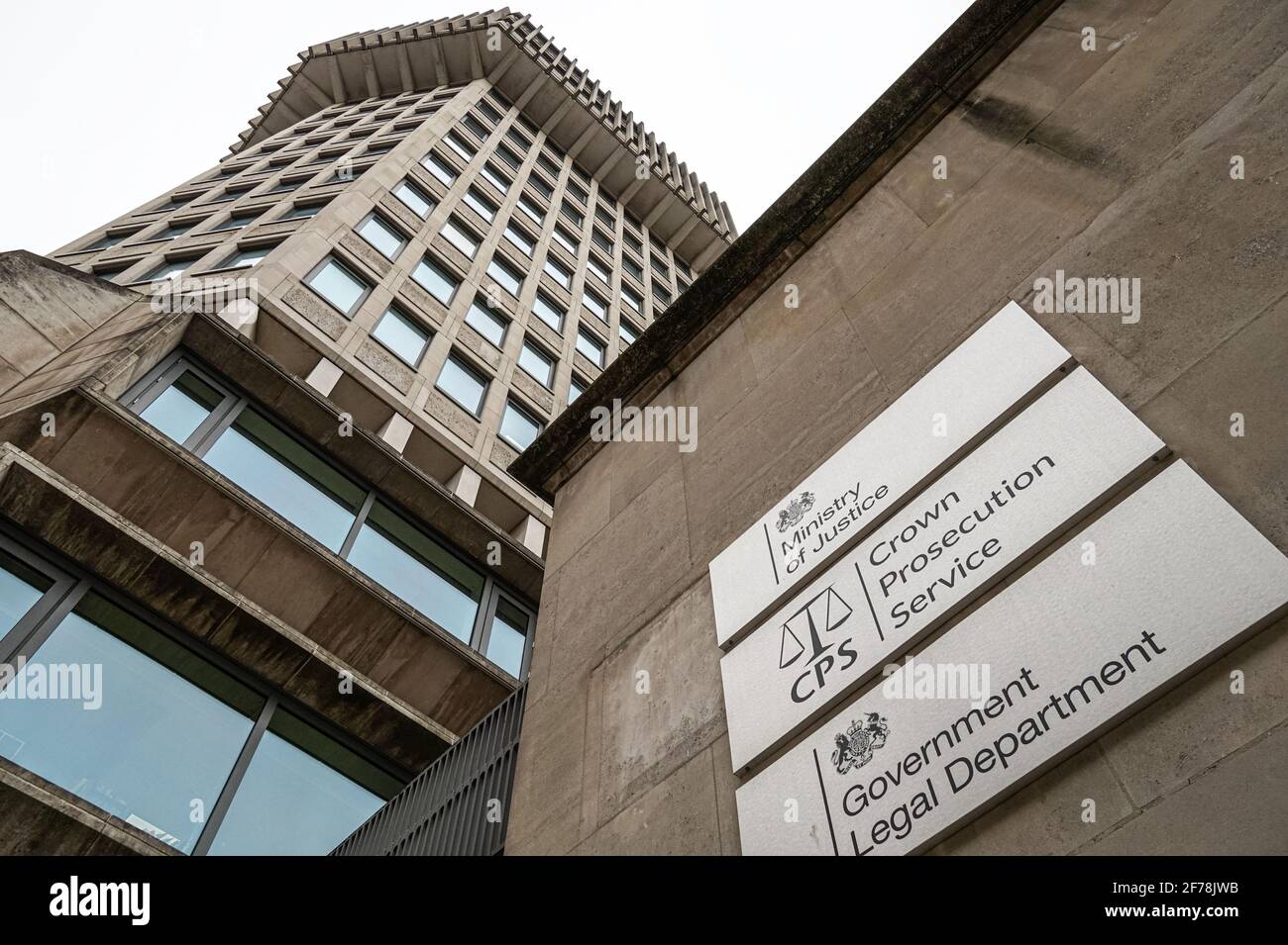 Ministero della Giustizia Brutalist quartier generale su 102 Petty Francia a Londra, Inghilterra Regno Unito Regno Unito Foto Stock