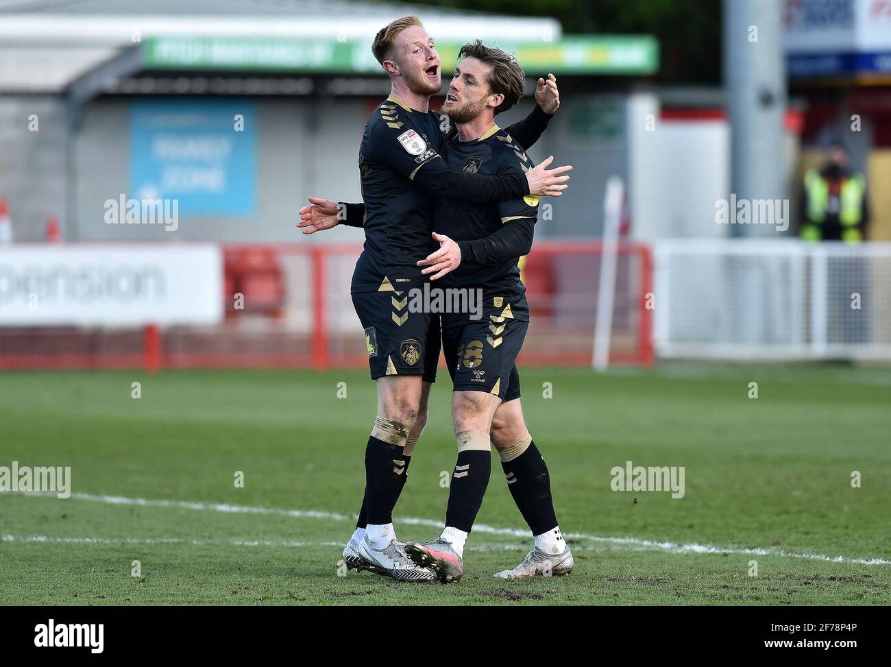 Crawley, Regno Unito. 05 aprile 2021. CRAWLEY, INGHILTERRA. IL 5 APRILE Oldham Athletic's Conor McAleny festeggia il primo gol del suo fianco durante la partita Sky Bet League 2 tra Crawley Town e Oldham Athletic al Broadfield Stadium di Crawley lunedì 5 aprile 2021. (Credit: Eddie Garvey | MI News) Credit: MI News & Sport /Alamy Live News Foto Stock