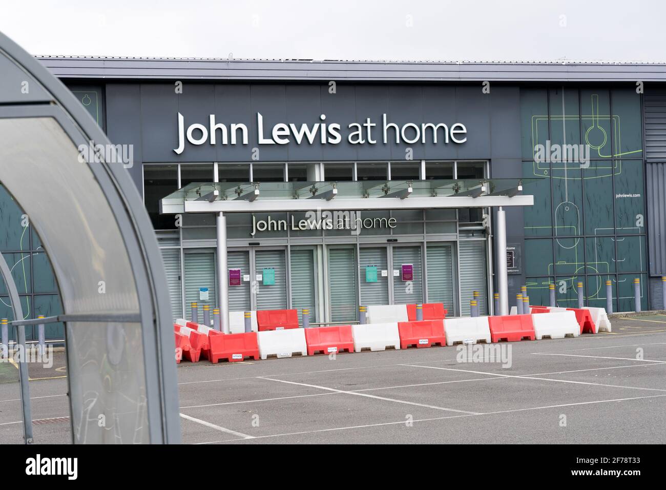 Chiusura del negozio John Lewis a Tunbridge Well, uno dei 16 negozi che non riaprirà dopo il blocco, Kent, Inghilterra Foto Stock