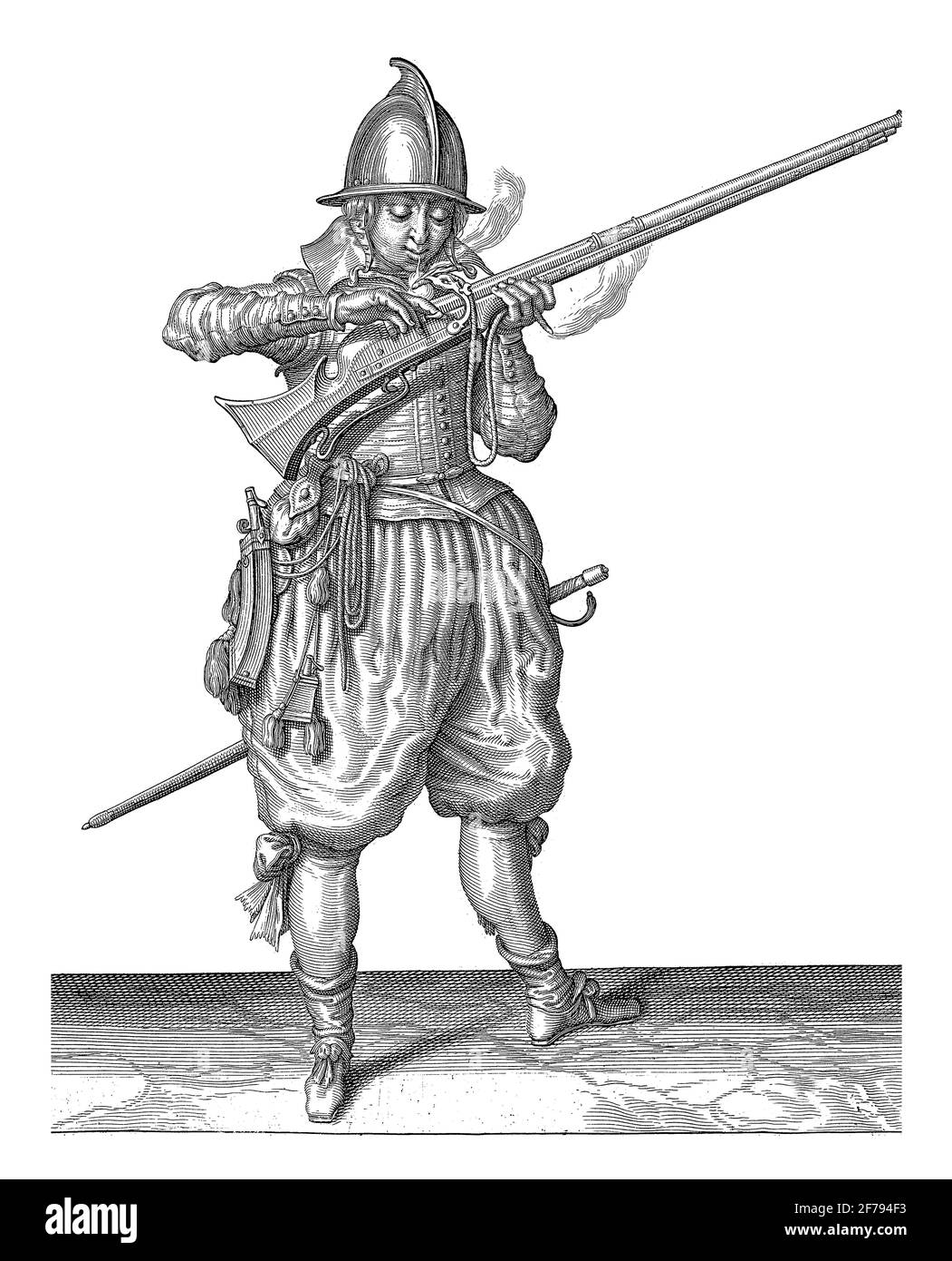 Un soldato, a tutta lunghezza , a destra, che tiene un timone (un certo tipo di arma da fuoco) con la mano sinistra, incisione vintage. Foto Stock