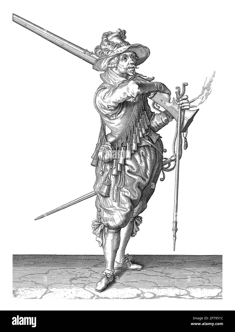 Un soldato, a tutta lunghezza, a destra, che prende un musket (un certo tipo di arma da fuoco), incisione vintage. Foto Stock