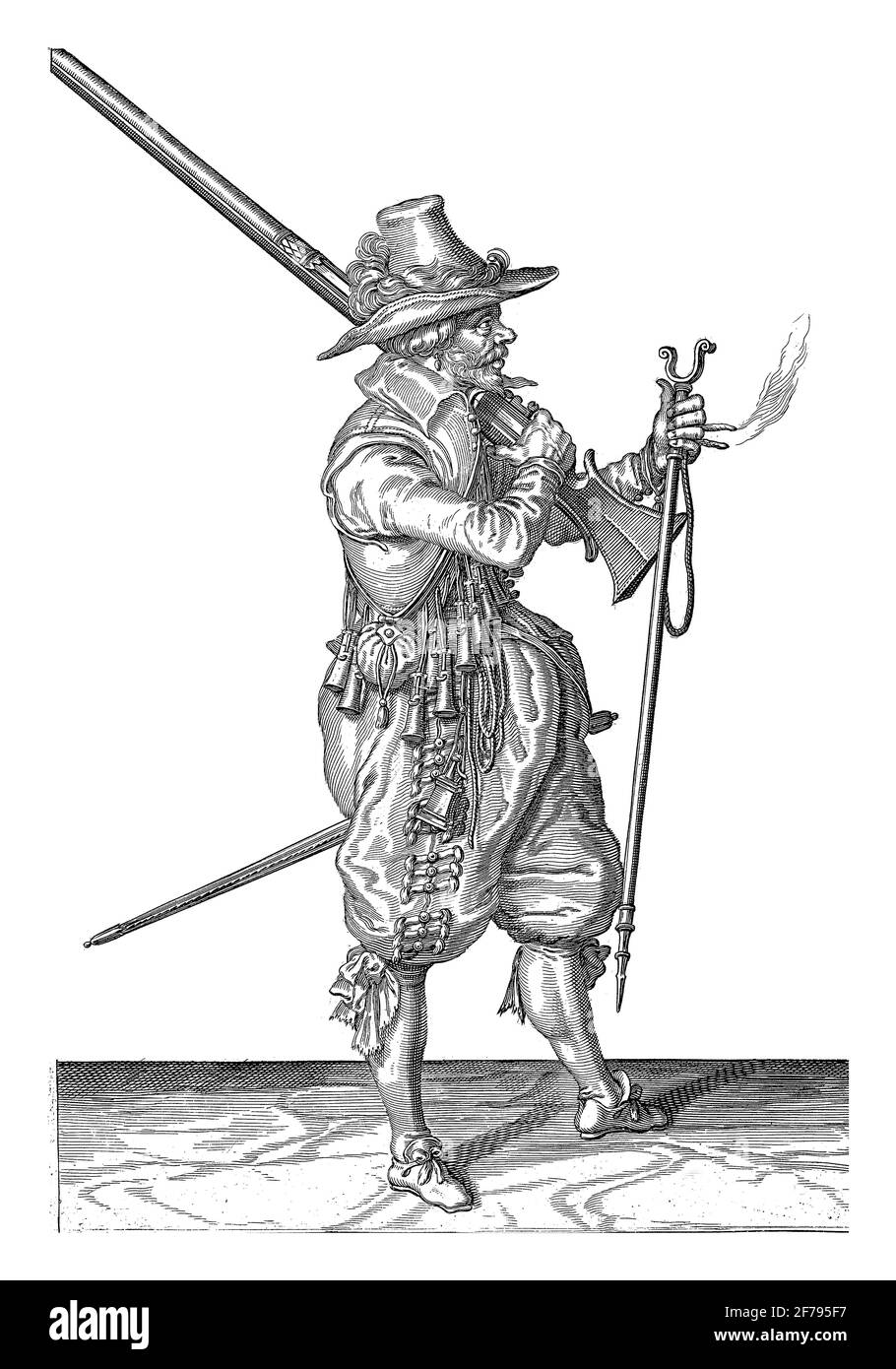 Un soldato, lunghezza intera, a destra, che mette un musket (un particolare tipo di arma da fuoco), incisione vintage. Foto Stock