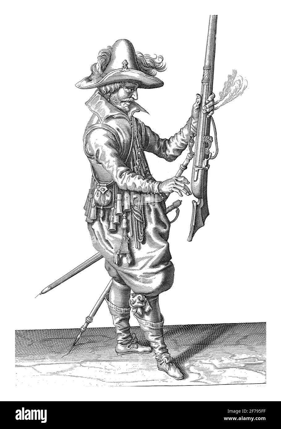 Un soldato, a lunghezza intera, a destra , che tiene un musket (un certo tipo di arma da fuoco), incisione d'annata. Foto Stock