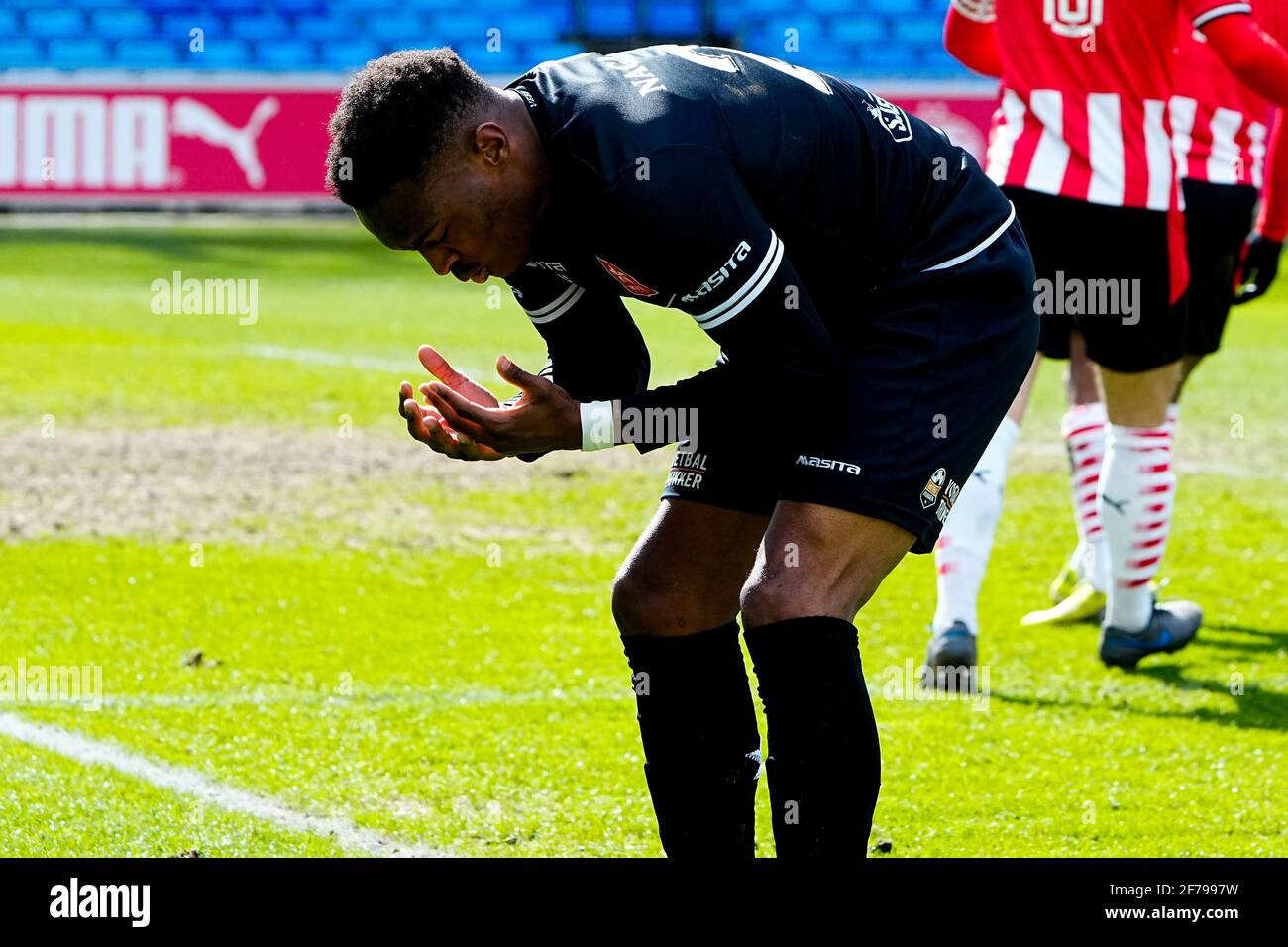 EINDHOVEN, PAESI BASSI - 5 APRILE: Joy Lance Mickels di MVV Maastricht durante la partita olandese Eerste Divisie tra Jong PSV e MVV Maastricht a De Foto Stock