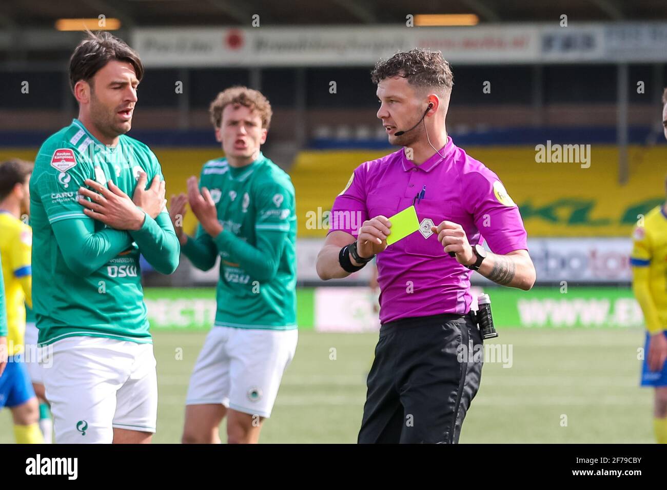 LEEUWARDEN, PAESI BASSI - 5 APRILE: Arbitro Robin Hensgens durante la partita Keuken Kampioen Divisie tra Cambuur ed Excelsior al Cambuur Stadion on Foto Stock