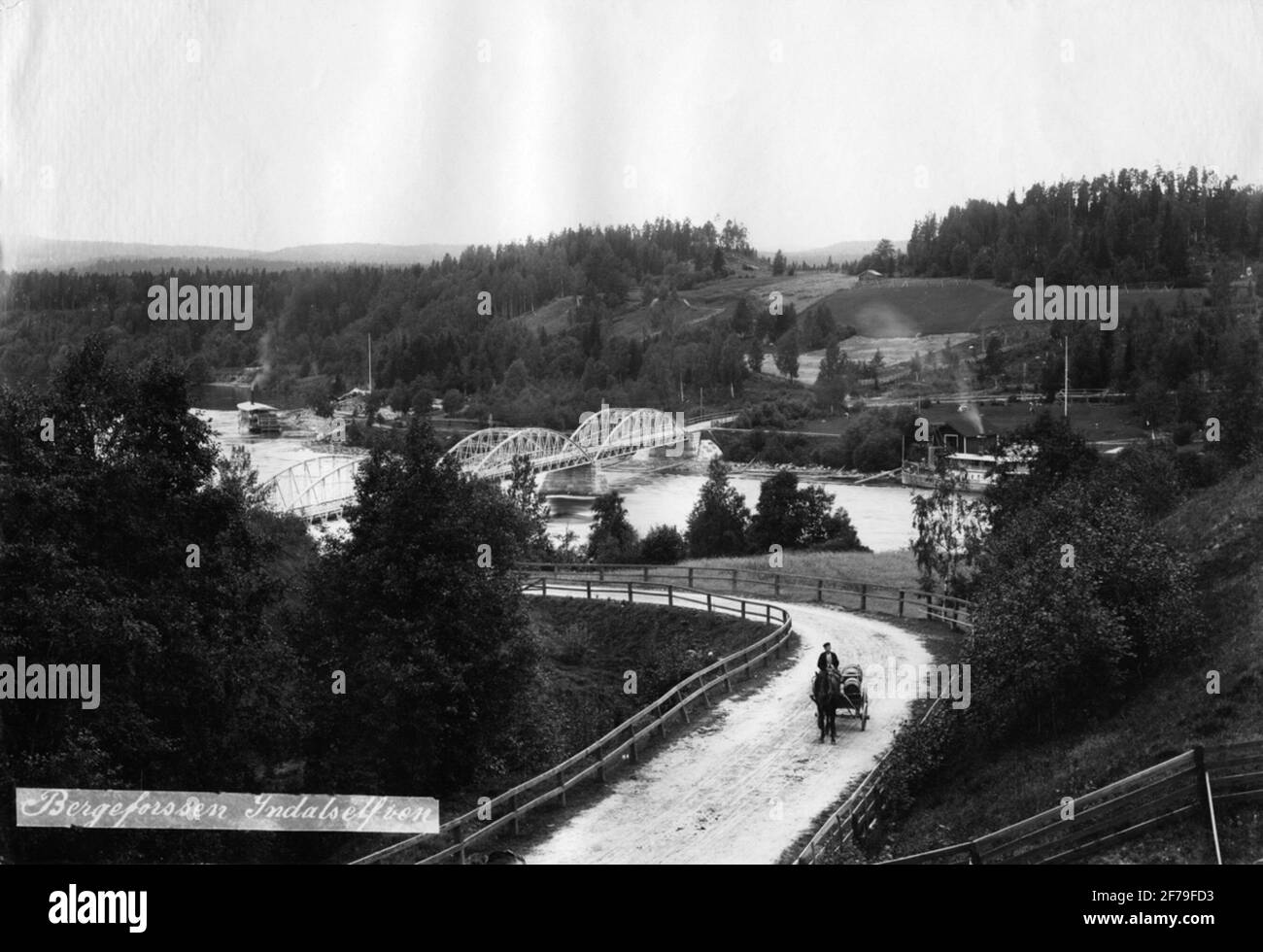 Berge fuoco e montagna fuoco a Indalsälven. (Popolare posto per il tour di Sundsvallsbor). Immagine dal materiale immagine della rivista home. Foto Stock