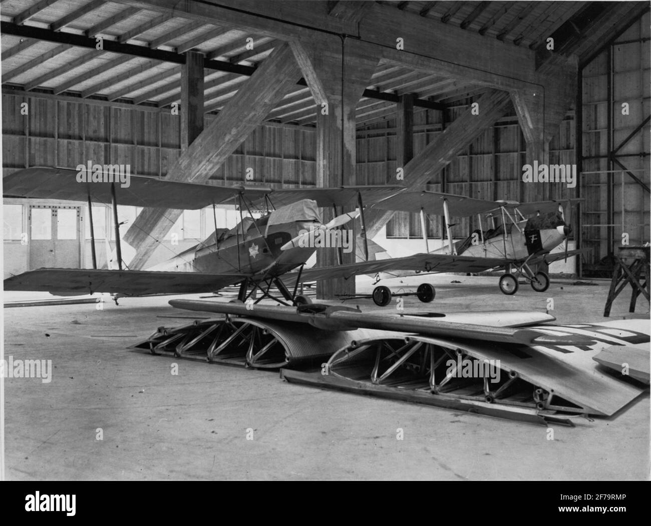 Probabilmente un aereo svedese di rilievo a Hangar. Circa 1930. Foto Stock