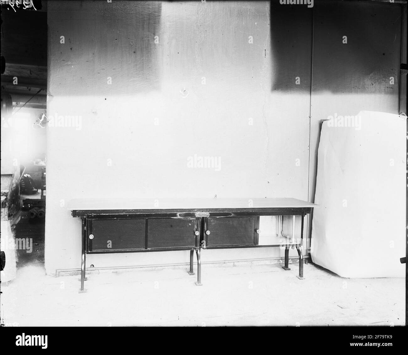 Heatbox sul piedistallo della cucina del ristorante. Foto Stock