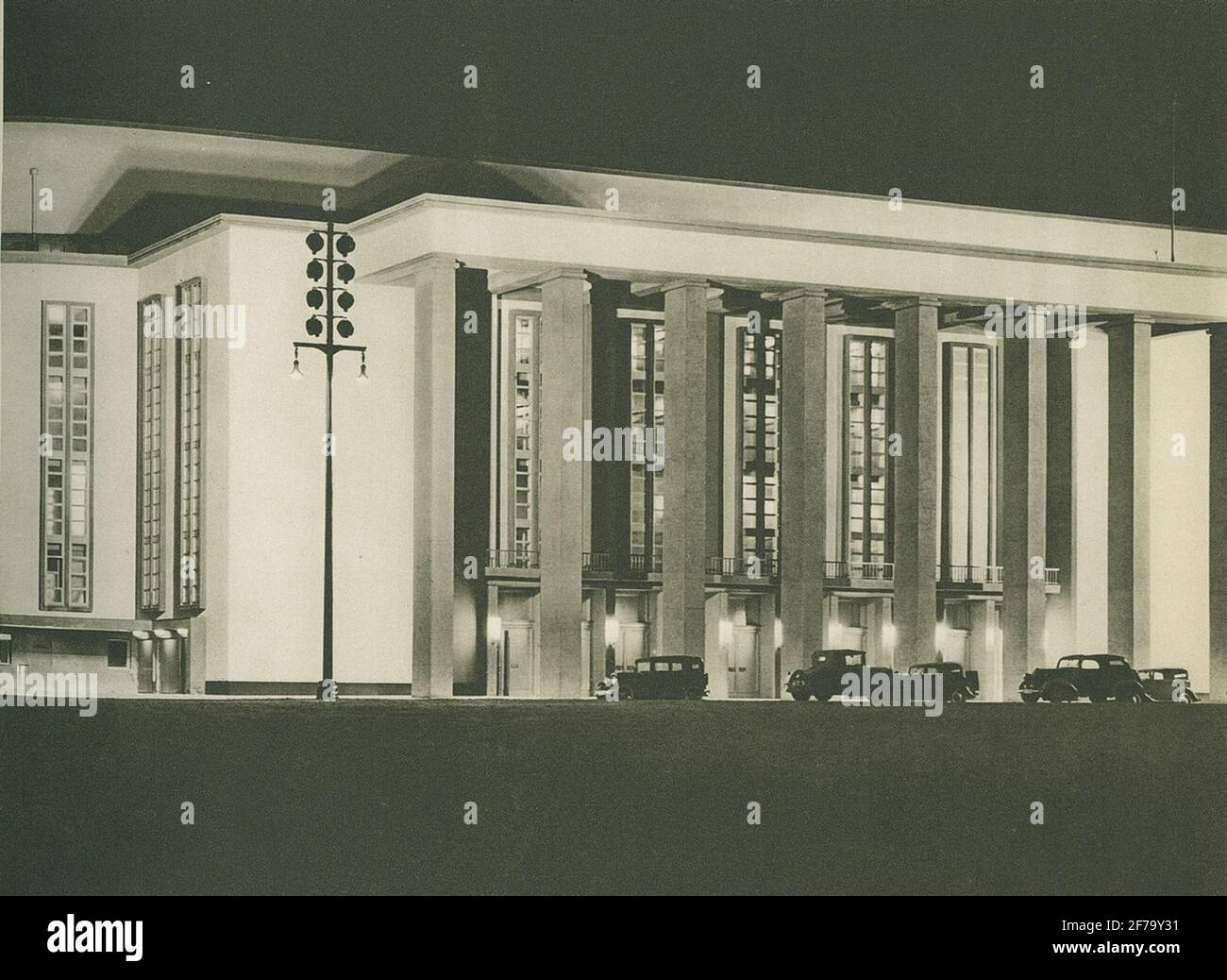 Blocco di sale sportive ',' DeutchlandHalle, Berlino, 14 zone luci specchietto FZ da 6 a 1000 Watt, 2 paraboliche luci specchietto FP da 6 a 1000 Watt '. Immagine Ur Boken' sistema a specchio Zeiss-Wiscott in architettura: Una collezione di sistemi di illuminazione '. Boken GAVS UT AV Berlin-Zehlendorf: Zeiss Ikon AG, Goerzwerk, 1937. Foto Stock