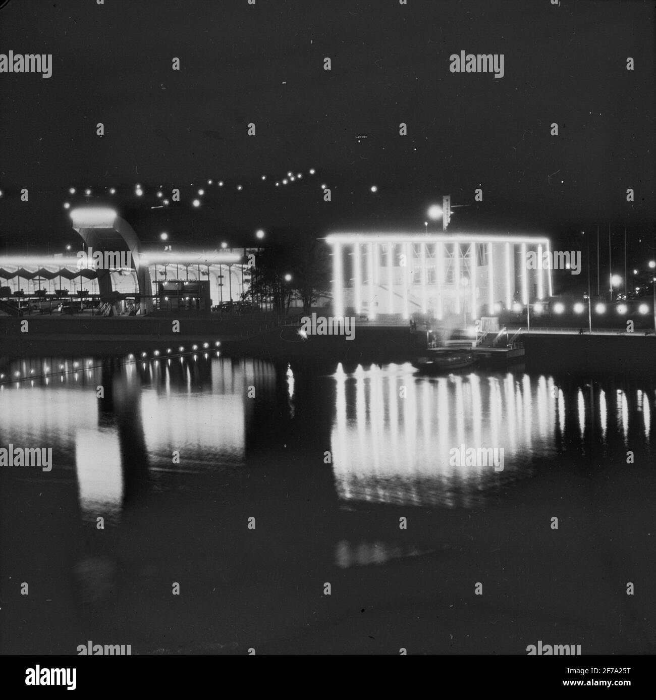 Immagine di Skiopticone con motivi della mostra di Gothenburg 1923. La mostra di notte. Foto Stock