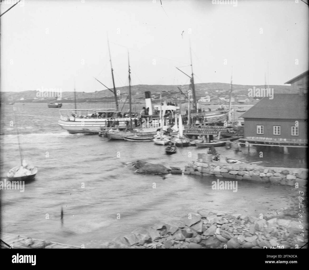 Porto di Lysekil. Navi e barche a vela. Foto Stock