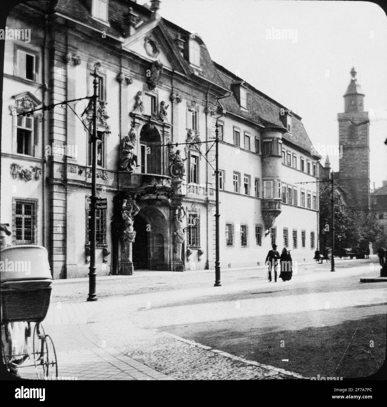 Icona SkiopT con motivi della casa di governo di Erfurt.l'immagine è stata conservata in cartone etichettato: Il viaggio nel 1907. Erfurt 10. 14. Testo sull'immagine: 'Das Regierungshaus'. Foto Stock Icona SkiopT con motivi della casa di governo di Erfurt.l'immagine è stata conservata in cartone etichettato: Il viaggio nel 1907. Erfurt 10. 14. Testo sull'immagine: 'Das Regierungshaus'. Foto Stock