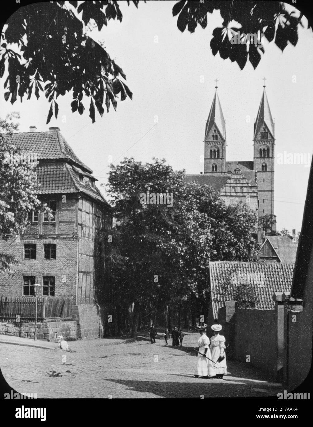 Immagine skioptic con motivo da Quedlinburg. Sullo sfondo, la Cattedrale di San Servazio, 1902. L'immagine è stata memorizzata in cartone etichettato: Il viaggio nel 1902. 11.quedlingburg 3. Magdeburgo 5. Foto Stock