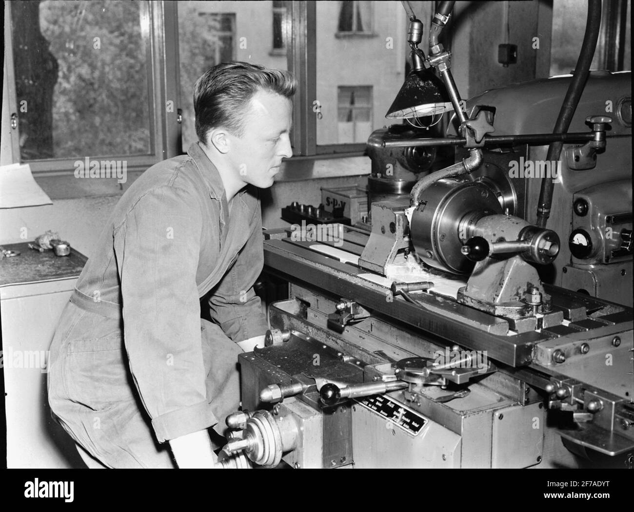 Persone in fabbrica. >> Foto Stock