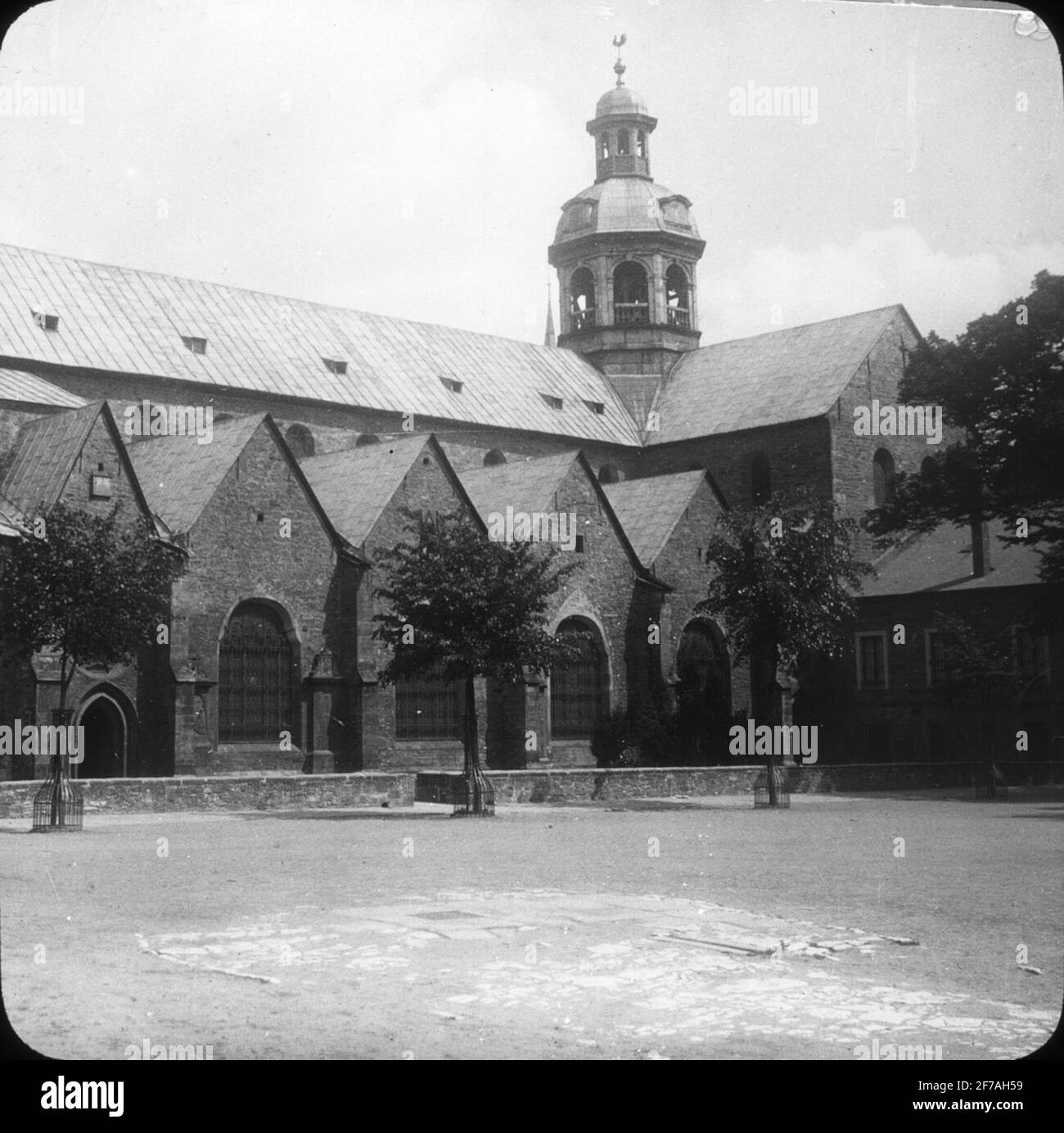 Icona SkiopT con motivi di Hildesheim Dom.l'immagine è stata memorizzata in cartone contrassegnato: Spring Travel nel 1909. Hildesheim 9. Noi. Testo sull'immagine: 'Il giudizio'. Foto Stock Icona SkiopT con motivi di Hildesheim Dom.l'immagine è stata memorizzata in cartone contrassegnato: Spring Travel nel 1909. Hildesheim 9. Noi. Testo sull'immagine: 'Il giudizio'. Foto Stock
