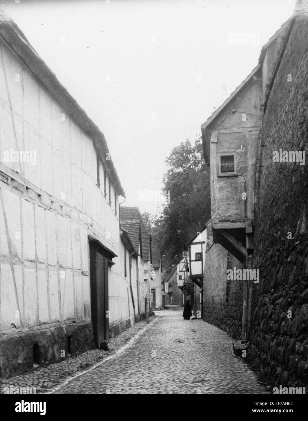 Icona Skiopter con motivi da vicolo fuori le pareti nel nersing. L'immagine è stata memorizzata in cartone etichettato: The JOURNEY 1912. Neubrandenburg 7. Testo sull'immagine: 'Fuori le pareti'. Foto Stock