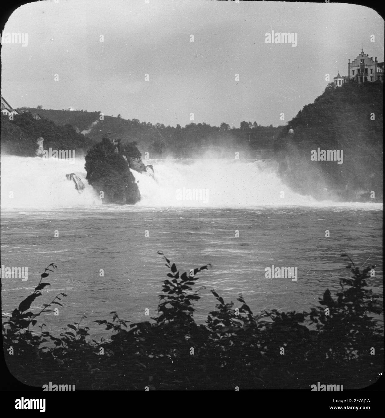 Skioptyconate con motivi di Rheinfallen a Schaffhausen.l'immagine è stata conservata in cartone etichettato: Il viaggio nel 1906. Neuhausen 4. Sciaffusa 3. Foto Stock