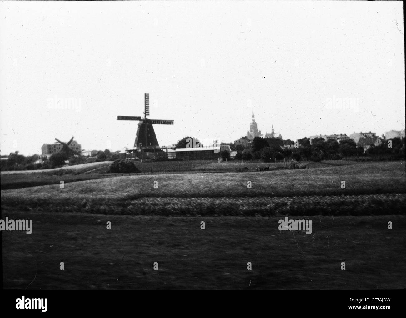 Icona Skiopty con motivi della vista di Stralsund.l'immagine è stata memorizzata in cartone etichettato: Spring Travel 1910. Rothenburg 4. Stralsund 2. Foto Stock Icona Skiopty con motivi della vista di Stralsund.l'immagine è stata memorizzata in cartone etichettato: Spring Travel 1910. Rothenburg 4. Stralsund 2. Foto Stock