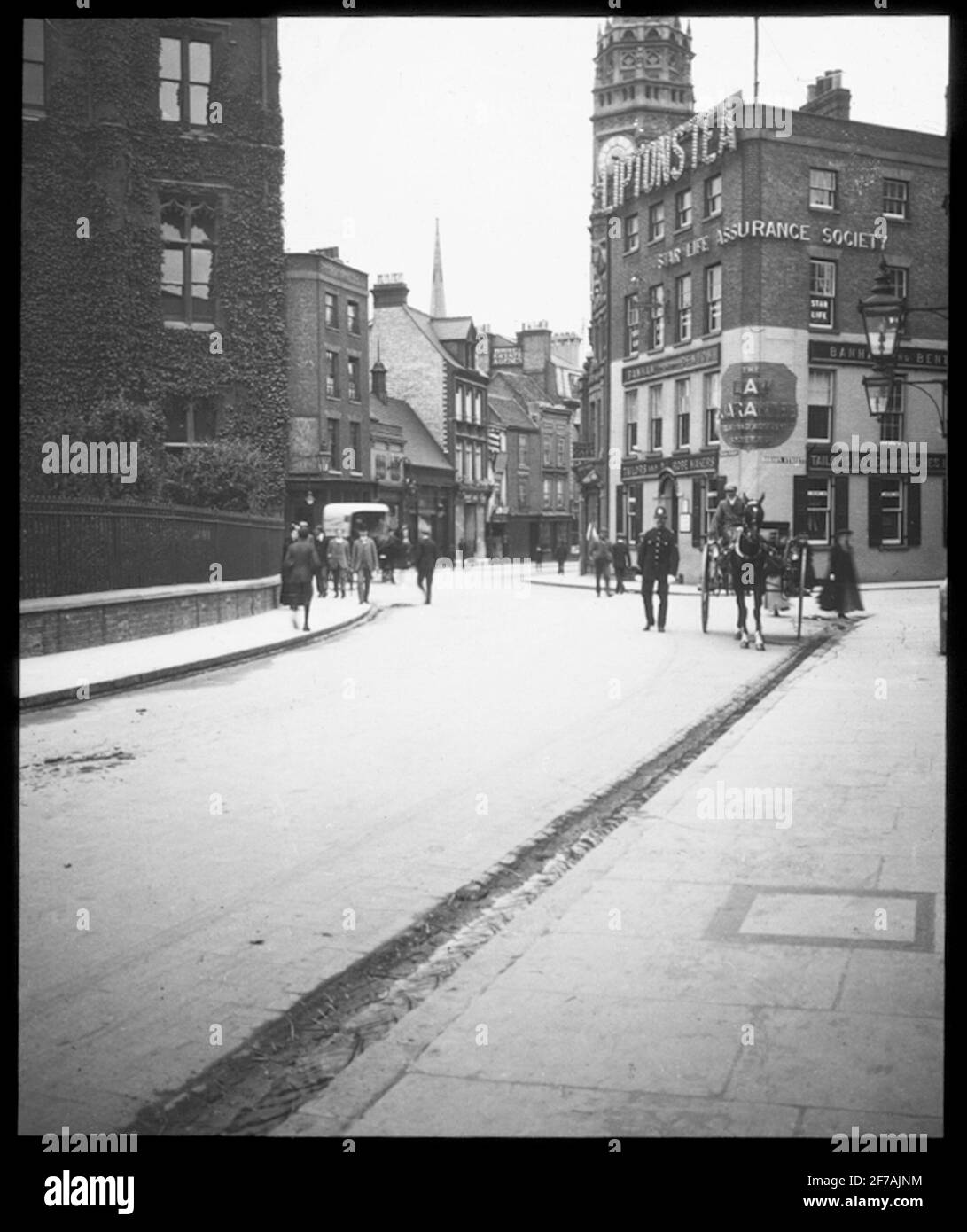 Immagine Skiopticon del Dipartimento di Fotografia del Royal Institute of Technology. Motifus che raffigura una strada Anystas nel Regno Unito immagine è probabilmente preso da John Hertzberg durante un viaggio in Europa. Foto Stock