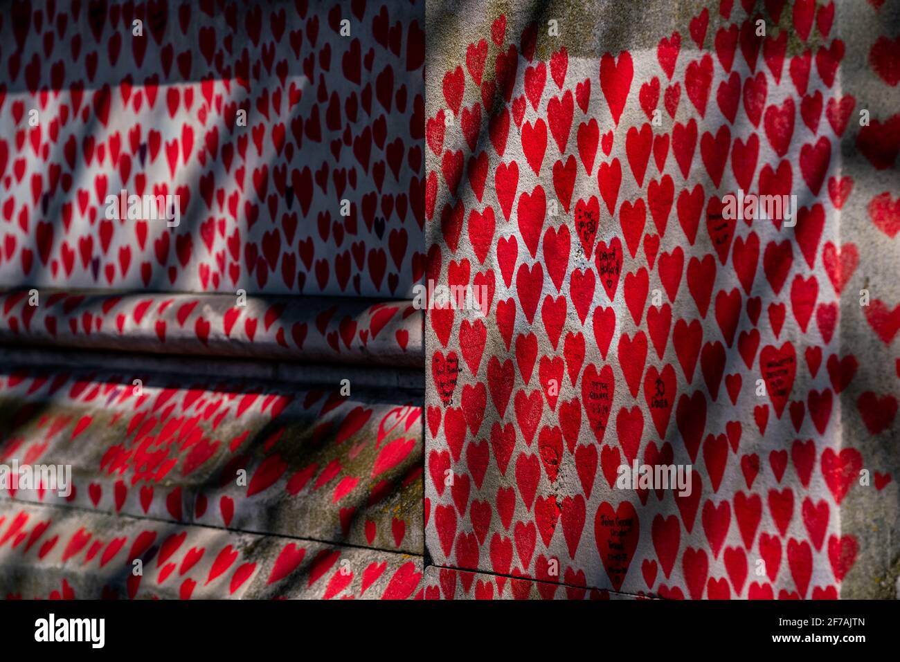 Coronavirus: National Covid Memorial Wall of Hearts, Westminster, Londra, Regno Unito. Foto Stock