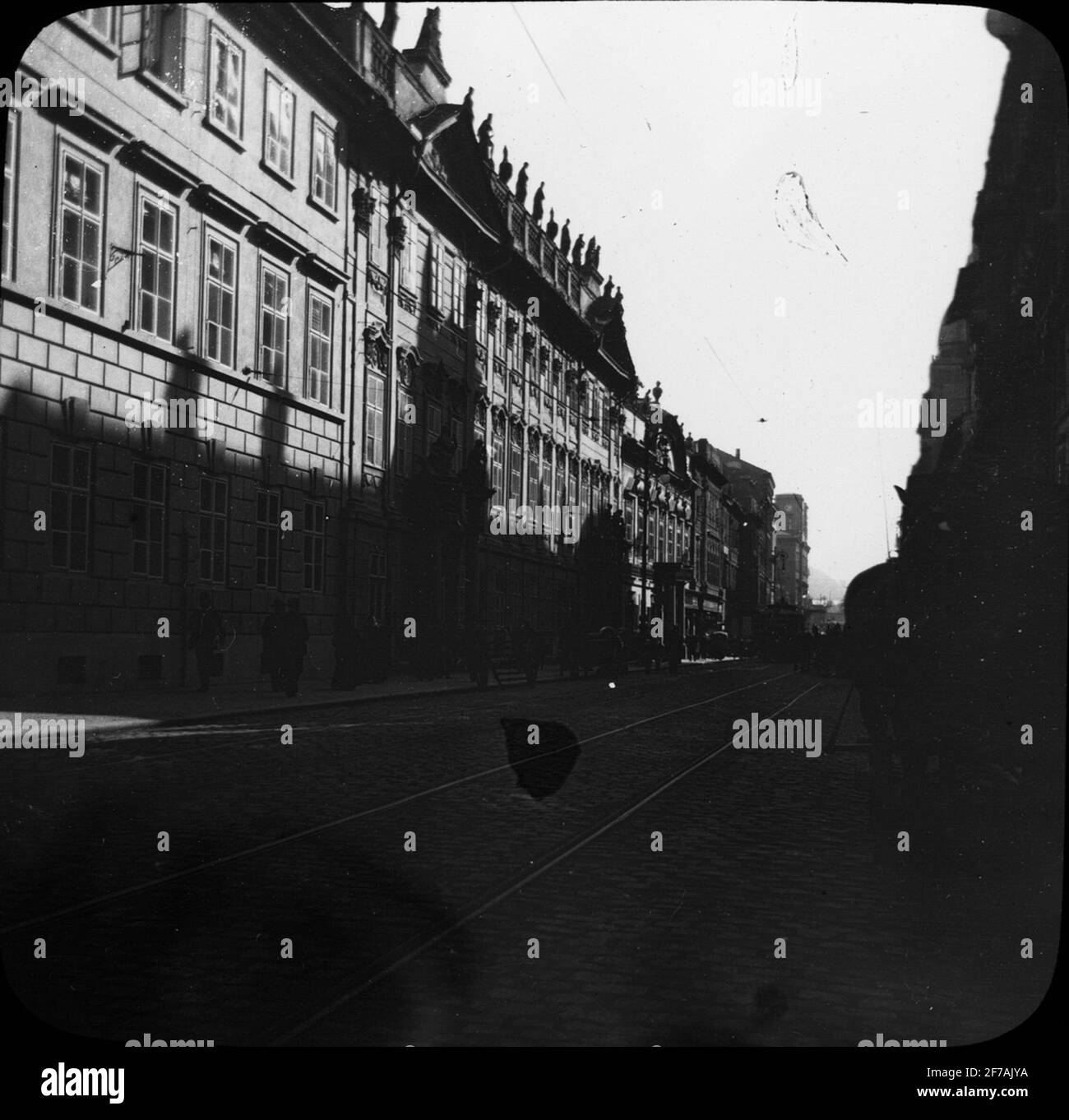 L'immagine Skioptic con motivi dell'immagine di Praga è stata conservata in cartone etichettato: Höstesan 1909. Sassnitz 2. Praga 6. N: 1. Testo sull'immagine: 'PAL. TULVA TAROUEA 1778'. Foto Stock