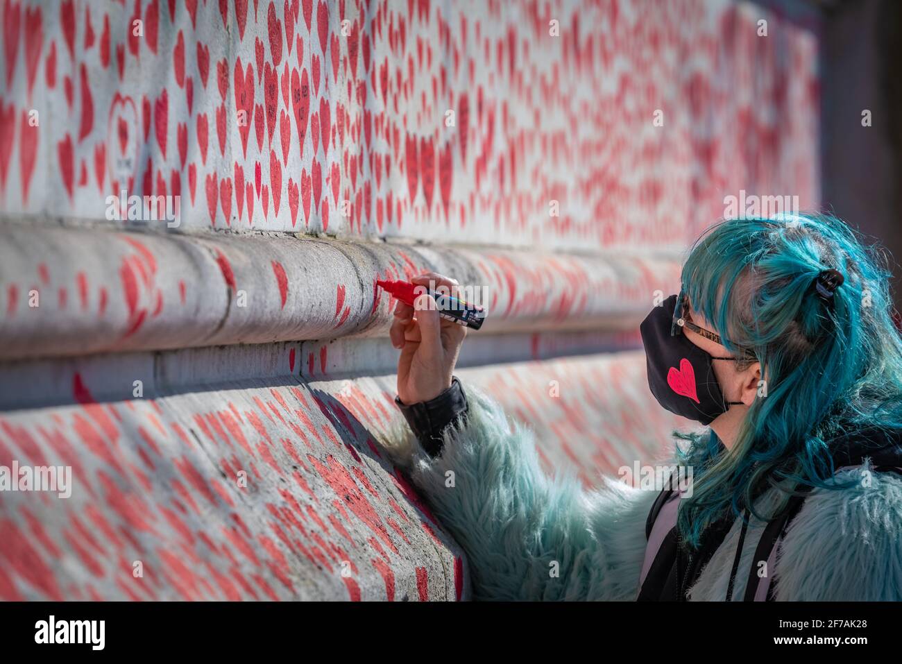 Coronavirus: National Covid Memorial Wall of Hearts, Westminster, Londra, Regno Unito. Foto Stock