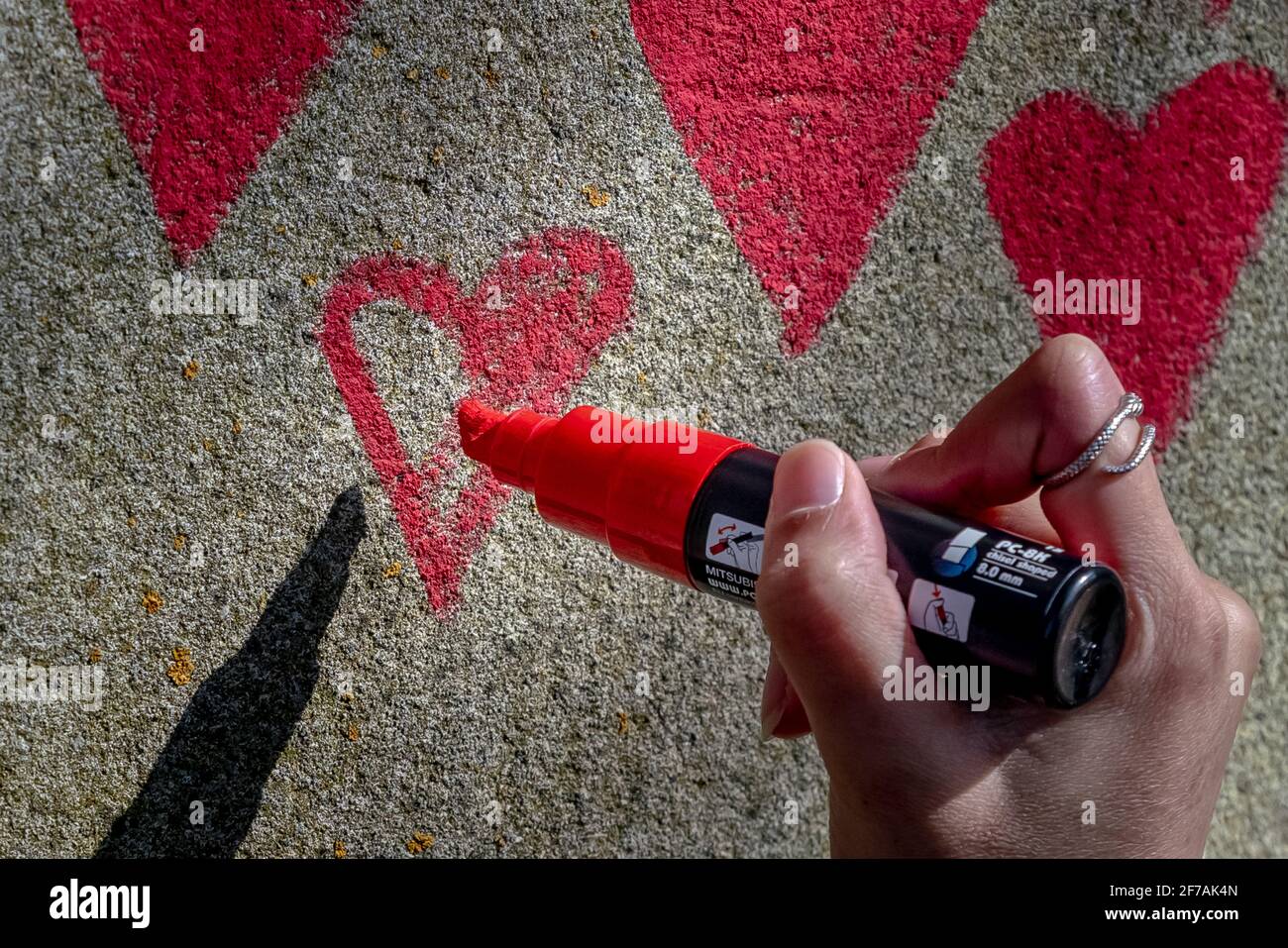Coronavirus: National Covid Memorial Wall of Hearts, Westminster, Londra, Regno Unito. Foto Stock