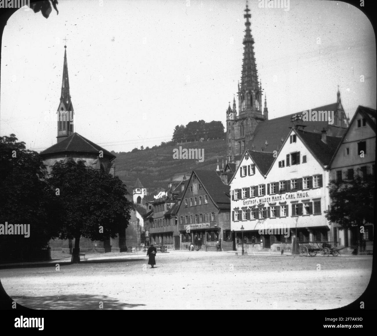 Icona Skioptic con motivi domanda reutling. Guest House / hotel con la chiesa Evangelische Kirche Reutlingen sullo sfondo. L'immagine è stata memorizzata in cartone contrassegnato: Il viaggio nel 1906. Reutlingen 2. La strada per Tübingen 4. Foto Stock
