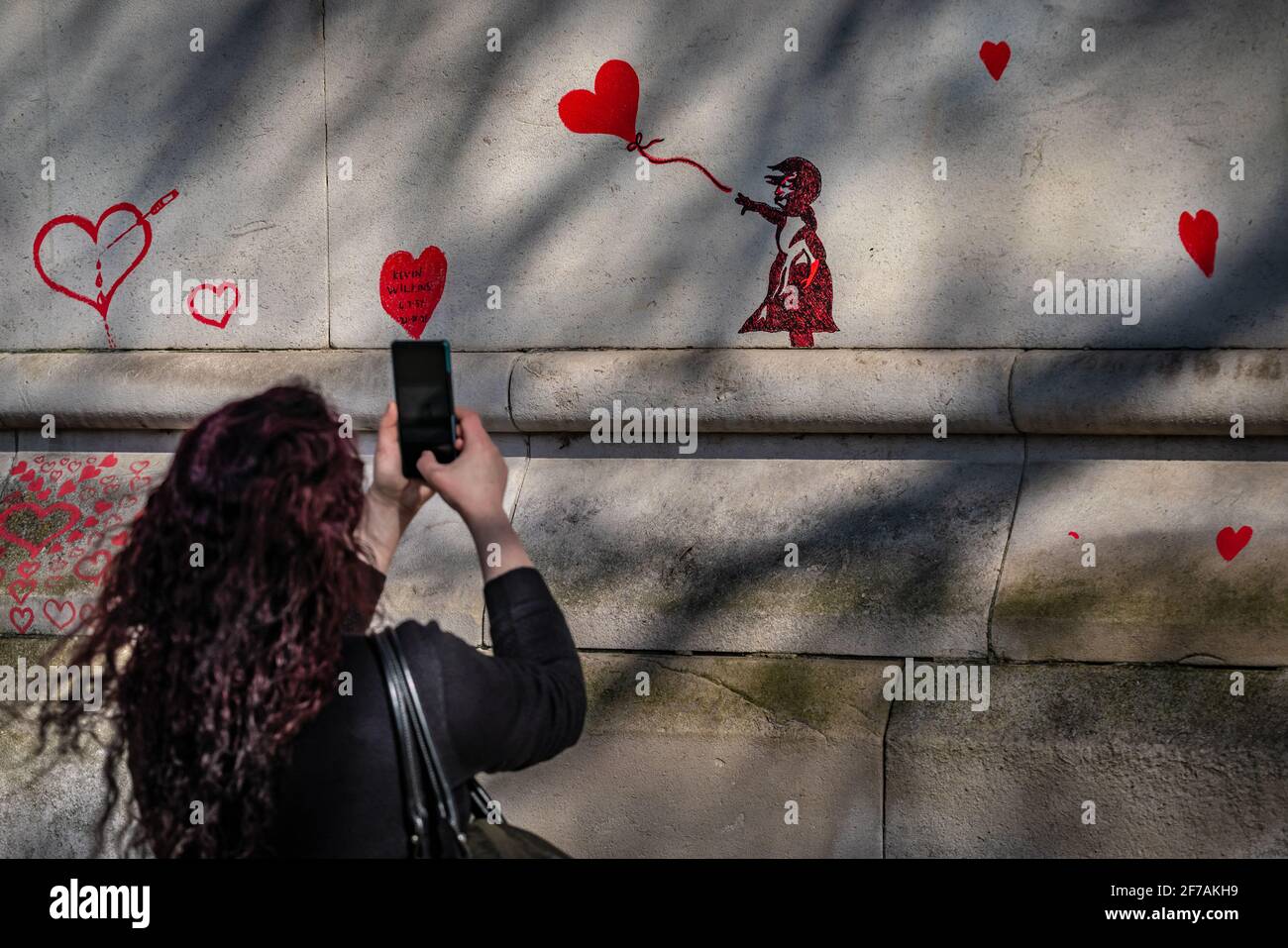Coronavirus: National Covid Memorial Wall of Hearts, Westminster, Londra, Regno Unito. Foto Stock