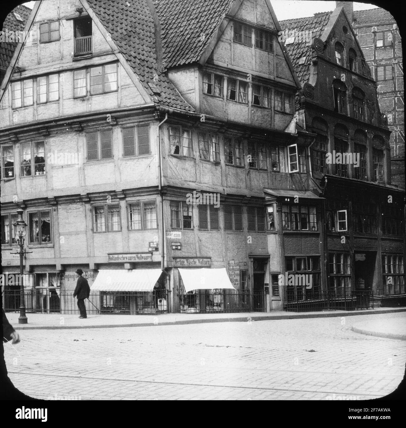 Icona SkiopT con motivi da strada ad Amburgo, nel seminterrato si trova un commercio di lana.l'immagine è stata conservata in cartone etichettato: Il viaggio nel 1906. Amburgo 9. Foto Stock