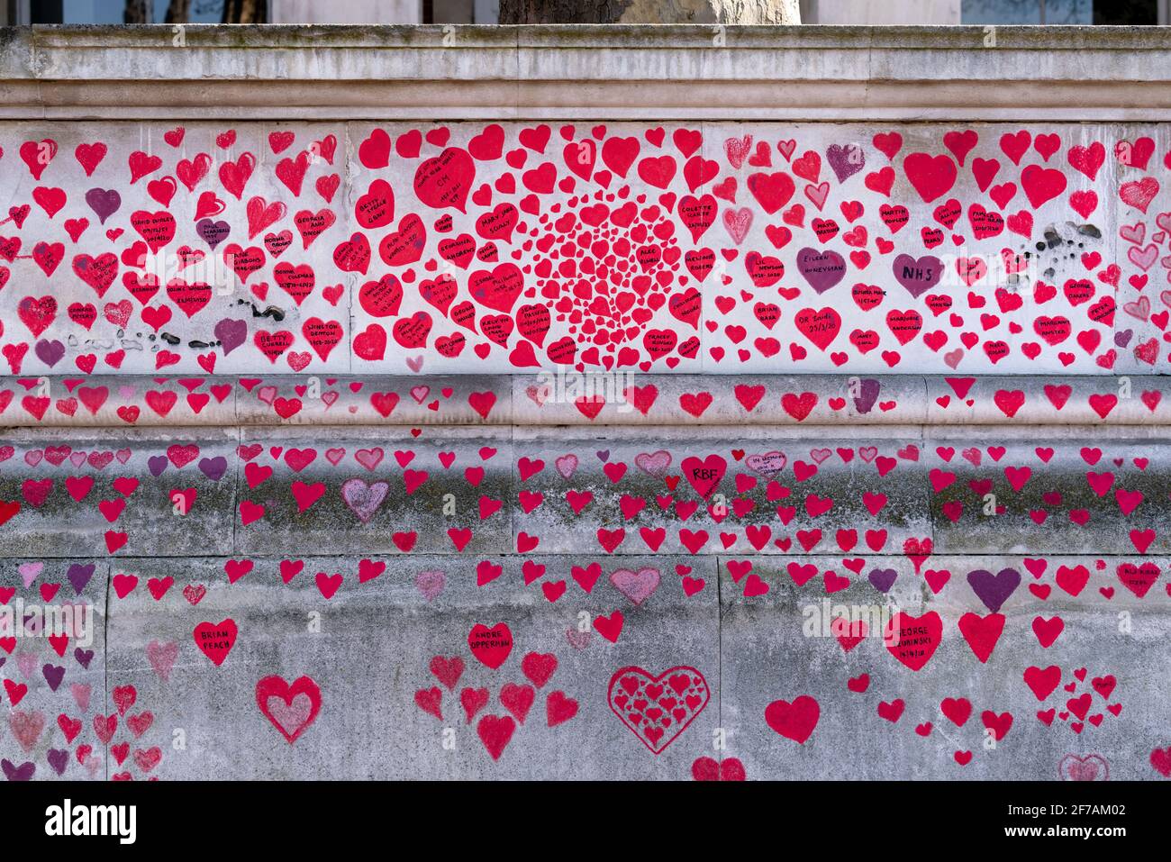 Coronavirus: National Covid Memorial Wall of Hearts, Westminster, Londra, Regno Unito. Foto Stock