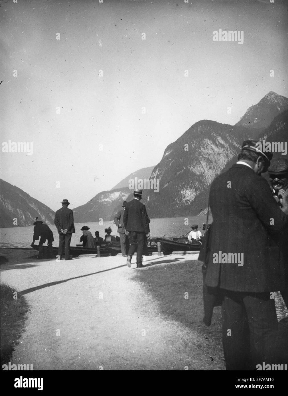 Immagine icona SkiopT con motivi in barche a mountainjön Königssee nel sud-est Beyern.l'immagine è stata memorizzata in cartone contrassegnato: Höstesan 1909.Köningssee 3. Monaco 1. Innsbruck 3. No: 13. Testo sull'immagine: 'Buyingsee'. Foto Stock