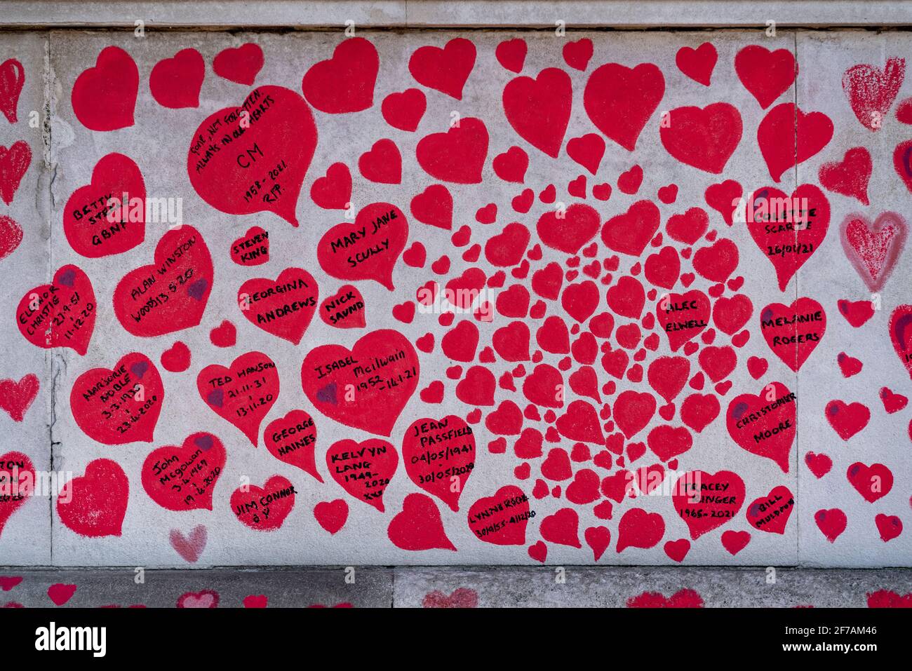 Coronavirus: National Covid Memorial Wall of Hearts, Westminster, Londra, Regno Unito. Foto Stock
