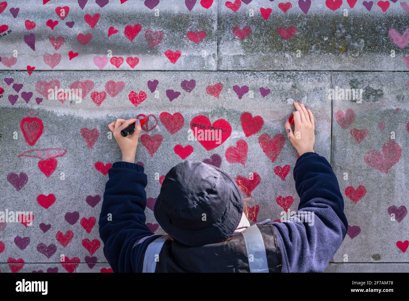 Coronavirus: National Covid Memorial Wall of Hearts, Westminster, Londra, Regno Unito. Foto Stock