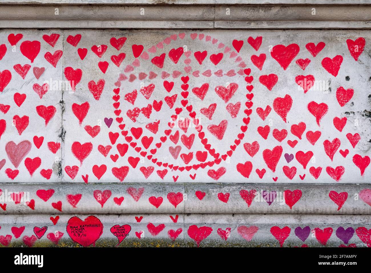 Coronavirus: National Covid Memorial Wall of Hearts, Westminster, Londra, Regno Unito. Foto Stock
