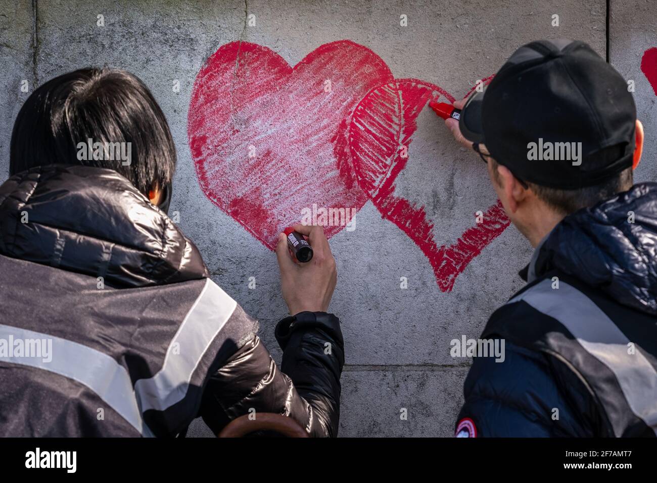Coronavirus: National Covid Memorial Wall of Hearts, Westminster, Londra, Regno Unito. Foto Stock