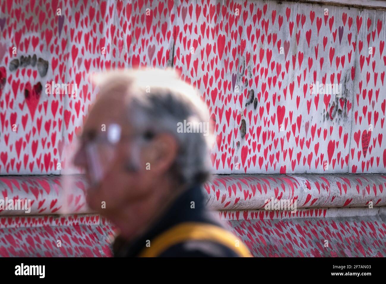 Coronavirus: National Covid Memorial Wall of Hearts, Westminster, Londra, Regno Unito. Foto Stock